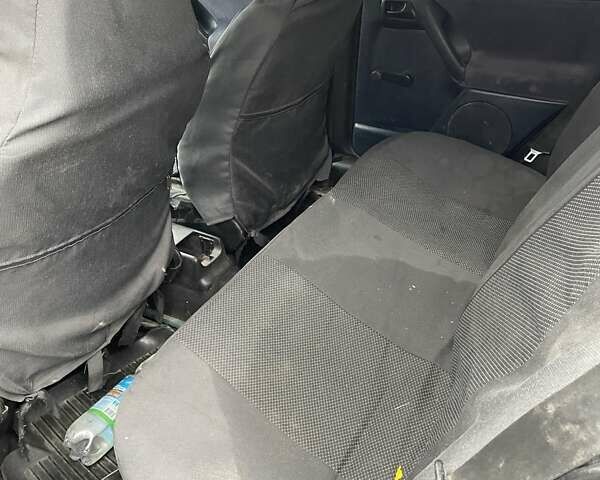 Зеленый Фольксваген Гольф, объемом двигателя 1.78 л и пробегом 230 тыс. км за 2450 $, фото 4 на Automoto.ua