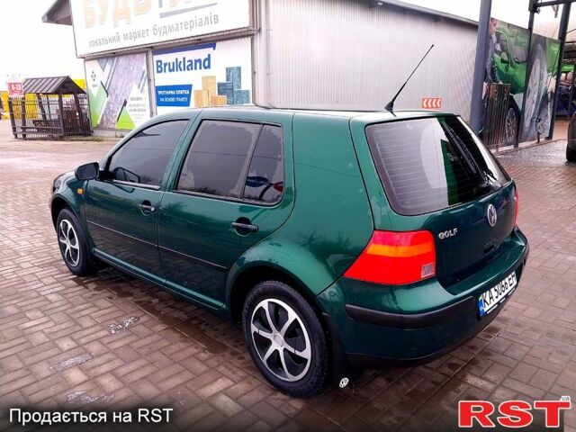 Зеленый Фольксваген Гольф, объемом двигателя 1.6 л и пробегом 200 тыс. км за 3700 $, фото 4 на Automoto.ua