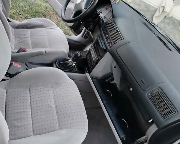 Зеленый Фольксваген Гольф, объемом двигателя 1.9 л и пробегом 331 тыс. км за 3000 $, фото 10 на Automoto.ua