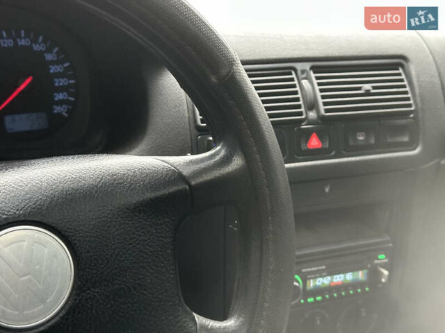 Зеленый Фольксваген Гольф, объемом двигателя 1.6 л и пробегом 310 тыс. км за 3750 $, фото 14 на Automoto.ua
