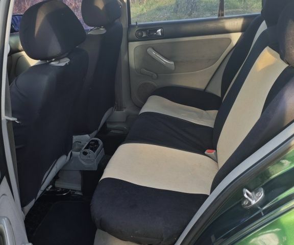 Зеленый Фольксваген Гольф, объемом двигателя 1.6 л и пробегом 255 тыс. км за 3800 $, фото 6 на Automoto.ua