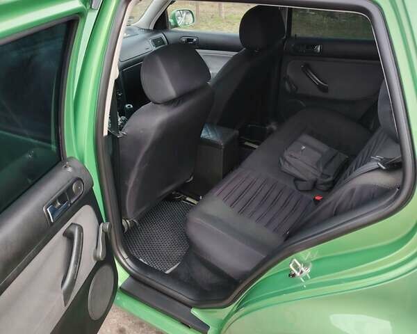 Зеленый Фольксваген Гольф, объемом двигателя 1.39 л и пробегом 237 тыс. км за 3970 $, фото 7 на Automoto.ua