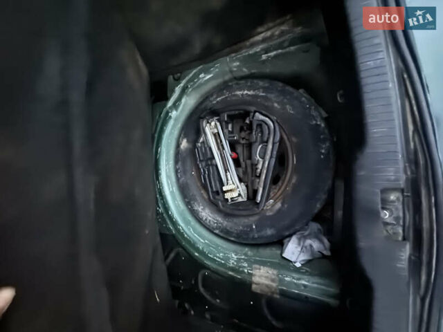 Зеленый Фольксваген Гольф, объемом двигателя 1.4 л и пробегом 366 тыс. км за 2850 $, фото 26 на Automoto.ua