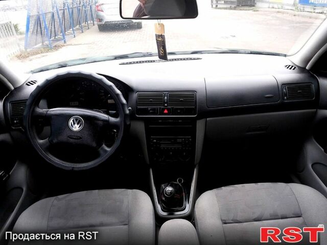 Зеленый Фольксваген Гольф, объемом двигателя 1.6 л и пробегом 200 тыс. км за 3700 $, фото 10 на Automoto.ua