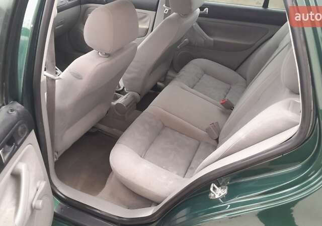 Зеленый Фольксваген Гольф, объемом двигателя 1.39 л и пробегом 170 тыс. км за 2999 $, фото 15 на Automoto.ua