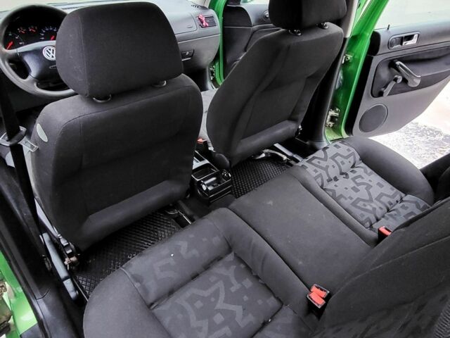 Зеленый Фольксваген Гольф, объемом двигателя 1.4 л и пробегом 200 тыс. км за 2850 $, фото 4 на Automoto.ua