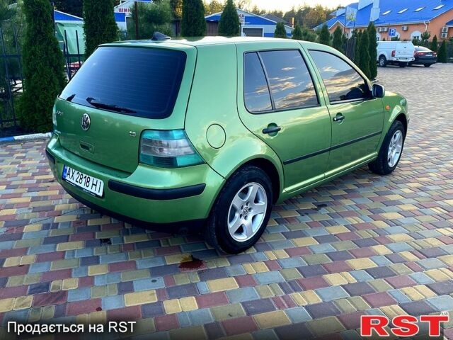 Зеленый Фольксваген Гольф, объемом двигателя 1.6 л и пробегом 308 тыс. км за 3900 $, фото 2 на Automoto.ua