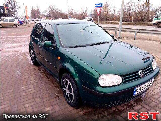 Зеленый Фольксваген Гольф, объемом двигателя 1.6 л и пробегом 200 тыс. км за 3700 $, фото 1 на Automoto.ua