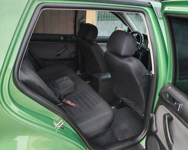 Зеленый Фольксваген Гольф, объемом двигателя 1.39 л и пробегом 237 тыс. км за 3970 $, фото 18 на Automoto.ua