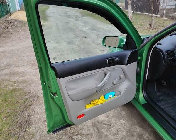 Зеленый Фольксваген Гольф, объемом двигателя 1.39 л и пробегом 237 тыс. км за 3970 $, фото 11 на Automoto.ua