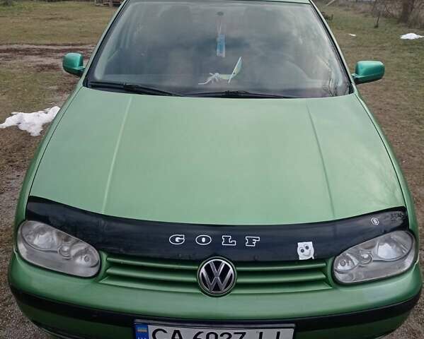Зеленый Фольксваген Гольф, объемом двигателя 1.4 л и пробегом 309 тыс. км за 4200 $, фото 2 на Automoto.ua