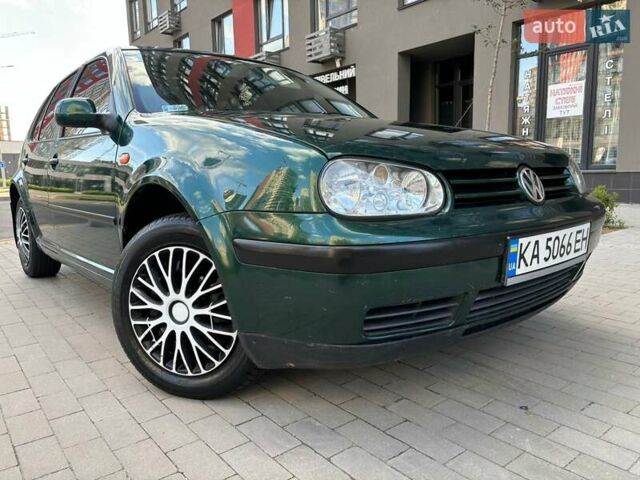 Зеленый Фольксваген Гольф, объемом двигателя 1.6 л и пробегом 226 тыс. км за 3600 $, фото 6 на Automoto.ua