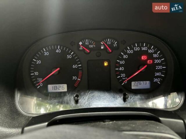 Зеленый Фольксваген Гольф, объемом двигателя 1.6 л и пробегом 226 тыс. км за 3600 $, фото 1 на Automoto.ua