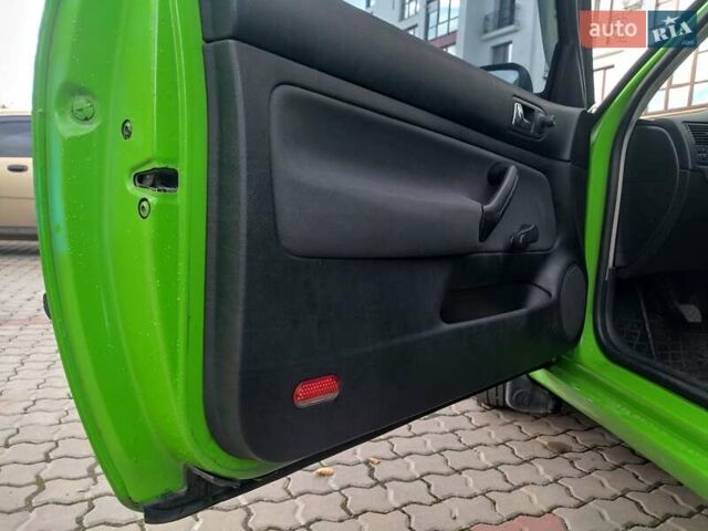 Зелений Фольксваген Гольф, об'ємом двигуна 1.39 л та пробігом 293 тис. км за 2999 $, фото 14 на Automoto.ua