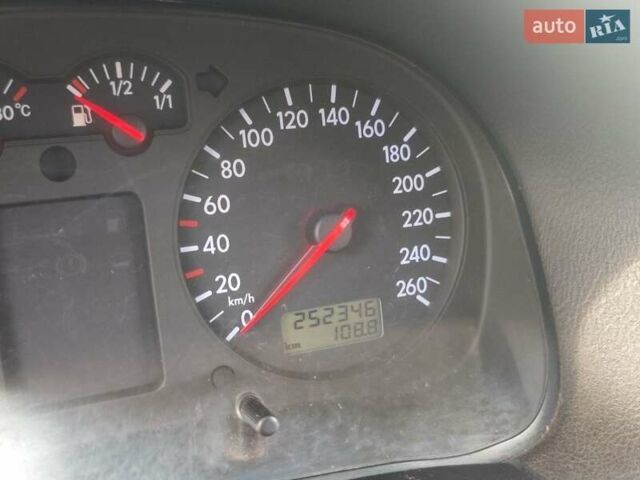 Зеленый Фольксваген Гольф, объемом двигателя 1.6 л и пробегом 255 тыс. км за 3800 $, фото 7 на Automoto.ua