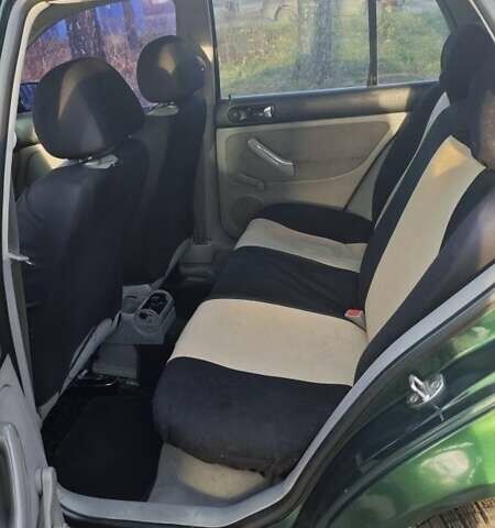 Зеленый Фольксваген Гольф, объемом двигателя 1.6 л и пробегом 255 тыс. км за 3800 $, фото 5 на Automoto.ua