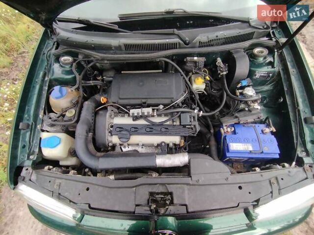 Зеленый Фольксваген Гольф, объемом двигателя 1.4 л и пробегом 326 тыс. км за 3800 $, фото 17 на Automoto.ua