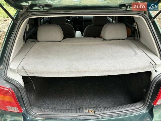 Зеленый Фольксваген Гольф, объемом двигателя 1.6 л и пробегом 226 тыс. км за 3600 $, фото 21 на Automoto.ua