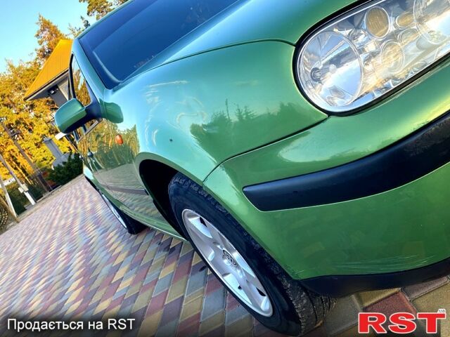 Зеленый Фольксваген Гольф, объемом двигателя 1.6 л и пробегом 308 тыс. км за 3900 $, фото 4 на Automoto.ua