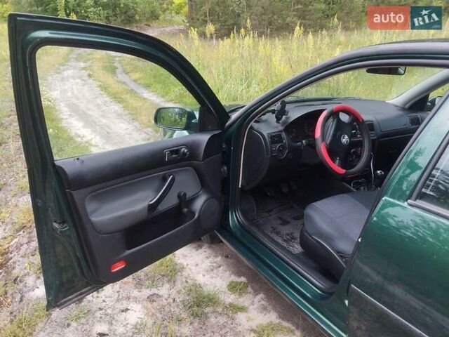 Зеленый Фольксваген Гольф, объемом двигателя 1.4 л и пробегом 326 тыс. км за 3800 $, фото 9 на Automoto.ua