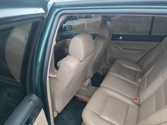 Зеленый Фольксваген Гольф, объемом двигателя 1.8 л и пробегом 230 тыс. км за 3800 $, фото 4 на Automoto.ua