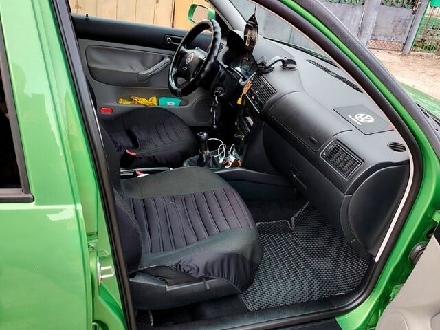 Зеленый Фольксваген Гольф, объемом двигателя 1.4 л и пробегом 237 тыс. км за 4199 $, фото 7 на Automoto.ua