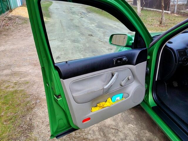 Зеленый Фольксваген Гольф, объемом двигателя 1.4 л и пробегом 237 тыс. км за 4199 $, фото 5 на Automoto.ua