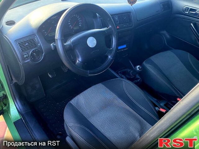 Зеленый Фольксваген Гольф, объемом двигателя 1.6 л и пробегом 308 тыс. км за 3900 $, фото 6 на Automoto.ua