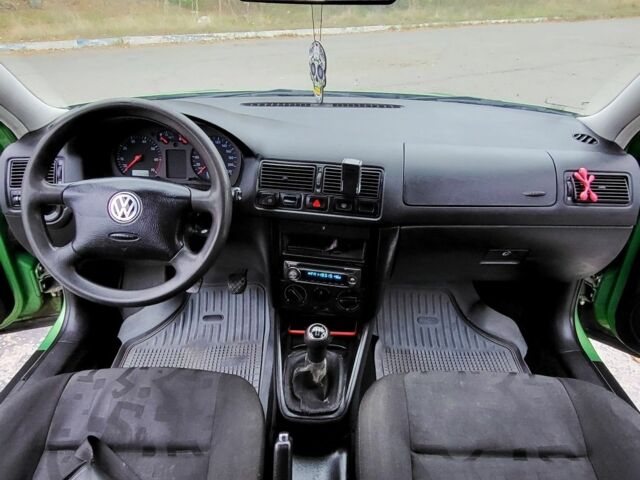 Зеленый Фольксваген Гольф, объемом двигателя 1.4 л и пробегом 200 тыс. км за 2850 $, фото 3 на Automoto.ua