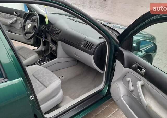 Зеленый Фольксваген Гольф, объемом двигателя 1.39 л и пробегом 170 тыс. км за 2999 $, фото 18 на Automoto.ua