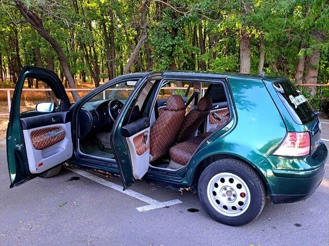 Зеленый Фольксваген Гольф, объемом двигателя 1.9 л и пробегом 383 тыс. км за 3200 $, фото 5 на Automoto.ua