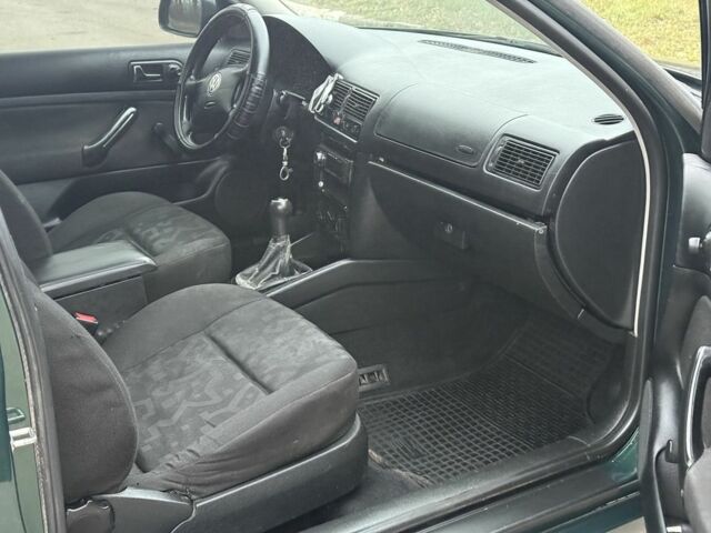 Зеленый Фольксваген Гольф, объемом двигателя 1.4 л и пробегом 1 тыс. км за 1950 $, фото 12 на Automoto.ua