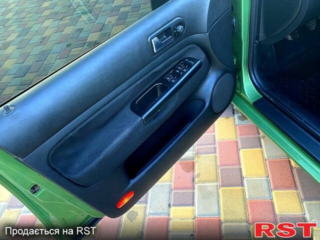 Зеленый Фольксваген Гольф, объемом двигателя 1.6 л и пробегом 308 тыс. км за 3900 $, фото 7 на Automoto.ua