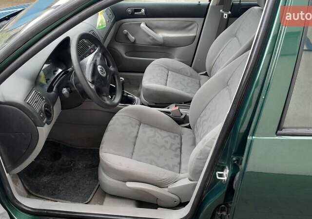 Зеленый Фольксваген Гольф, объемом двигателя 1.39 л и пробегом 170 тыс. км за 2999 $, фото 13 на Automoto.ua