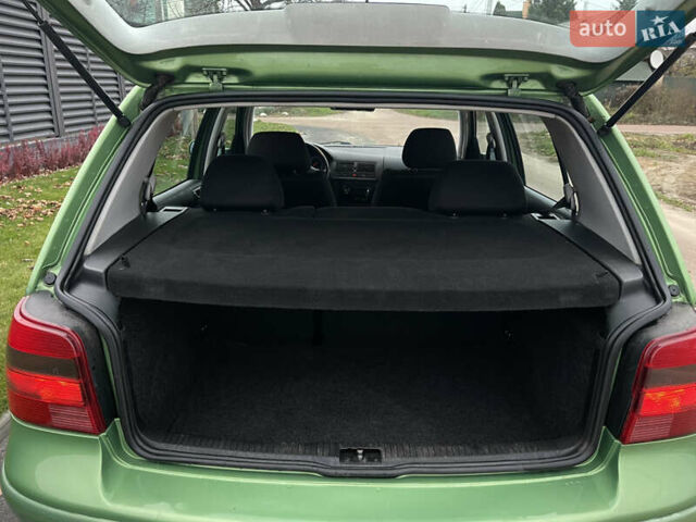 Зеленый Фольксваген Гольф, объемом двигателя 1.6 л и пробегом 210 тыс. км за 4200 $, фото 8 на Automoto.ua