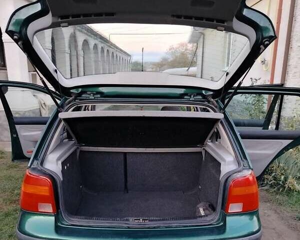 Зеленый Фольксваген Гольф, объемом двигателя 1.9 л и пробегом 331 тыс. км за 3000 $, фото 1 на Automoto.ua