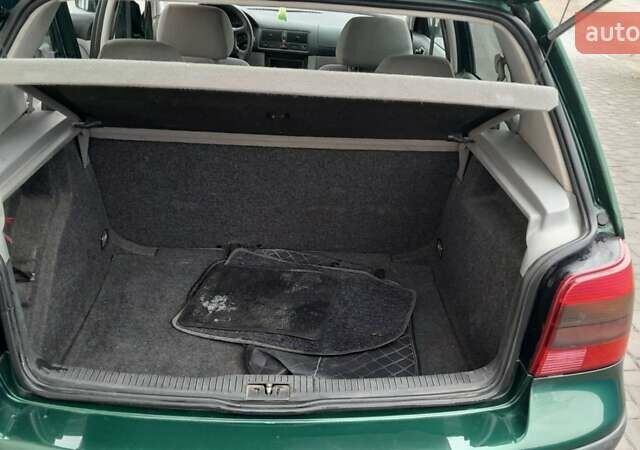 Зеленый Фольксваген Гольф, объемом двигателя 1.39 л и пробегом 170 тыс. км за 2999 $, фото 19 на Automoto.ua