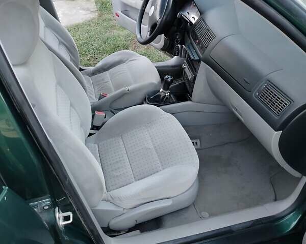 Зеленый Фольксваген Гольф, объемом двигателя 1.9 л и пробегом 331 тыс. км за 3000 $, фото 12 на Automoto.ua