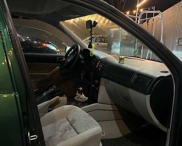 Зеленый Фольксваген Гольф, объемом двигателя 1.39 л и пробегом 186 тыс. км за 3250 $, фото 13 на Automoto.ua