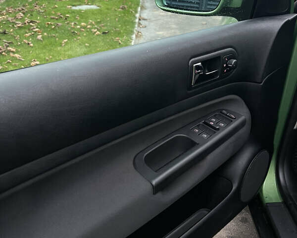 Зеленый Фольксваген Гольф, объемом двигателя 1.6 л и пробегом 210 тыс. км за 4200 $, фото 12 на Automoto.ua