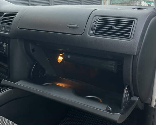 Зеленый Фольксваген Гольф, объемом двигателя 1.6 л и пробегом 210 тыс. км за 4200 $, фото 18 на Automoto.ua