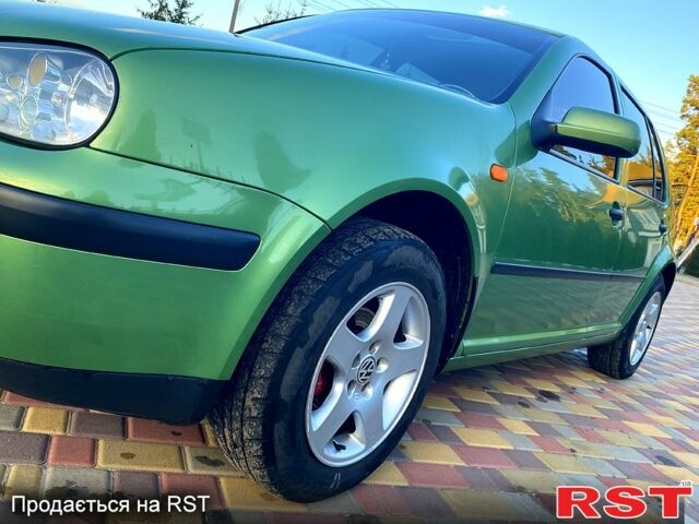 Зеленый Фольксваген Гольф, объемом двигателя 1.6 л и пробегом 308 тыс. км за 3900 $, фото 3 на Automoto.ua