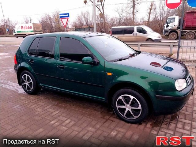 Зеленый Фольксваген Гольф, объемом двигателя 1.6 л и пробегом 200 тыс. км за 3700 $, фото 3 на Automoto.ua