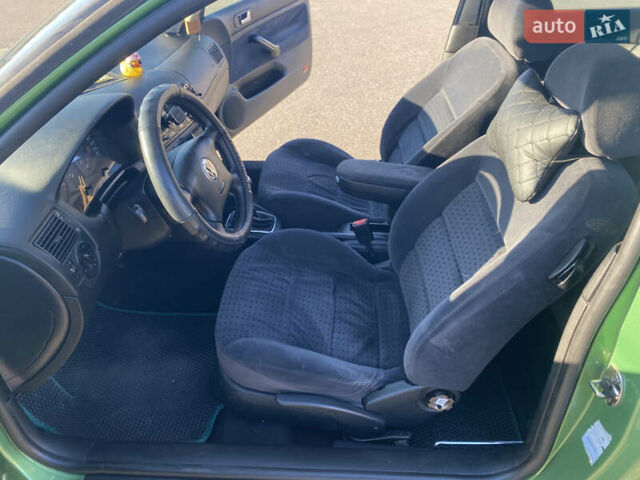 Зеленый Фольксваген Гольф, объемом двигателя 1.6 л и пробегом 290 тыс. км за 3500 $, фото 18 на Automoto.ua