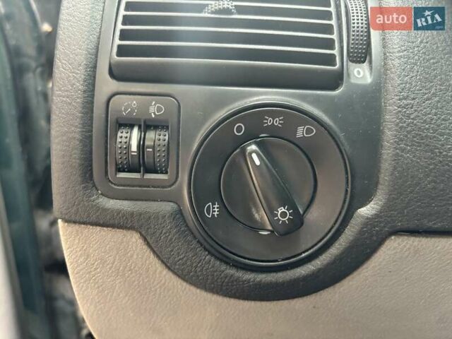 Зеленый Фольксваген Гольф, объемом двигателя 1.6 л и пробегом 226 тыс. км за 3600 $, фото 22 на Automoto.ua