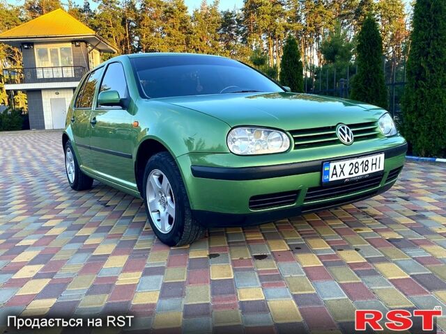 Зеленый Фольксваген Гольф, объемом двигателя 1.6 л и пробегом 308 тыс. км за 3900 $, фото 1 на Automoto.ua