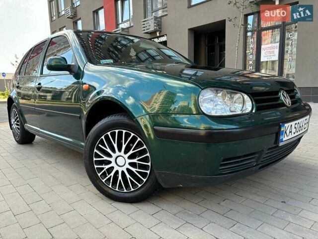 Зеленый Фольксваген Гольф, объемом двигателя 1.6 л и пробегом 226 тыс. км за 3600 $, фото 4 на Automoto.ua