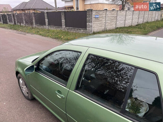 Зеленый Фольксваген Гольф, объемом двигателя 1.6 л и пробегом 210 тыс. км за 4200 $, фото 6 на Automoto.ua