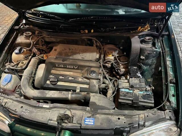Зеленый Фольксваген Гольф, объемом двигателя 1.39 л и пробегом 186 тыс. км за 3250 $, фото 12 на Automoto.ua