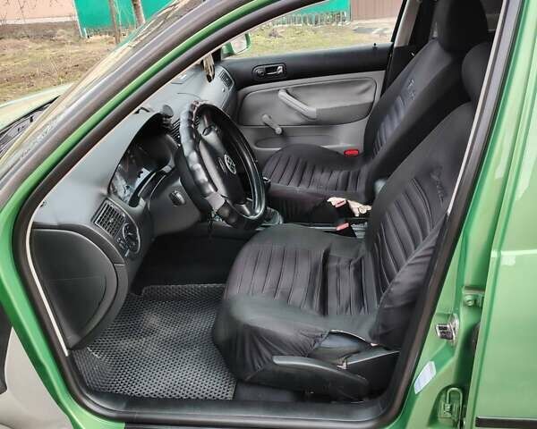 Зеленый Фольксваген Гольф, объемом двигателя 1.39 л и пробегом 237 тыс. км за 3970 $, фото 12 на Automoto.ua